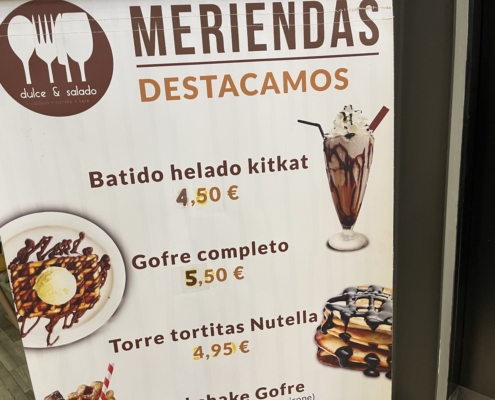 Menukarte vor Kaffee