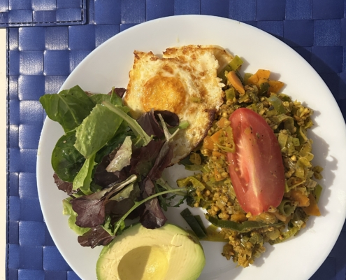 Buchweizen, Spiegeleier und Avocado